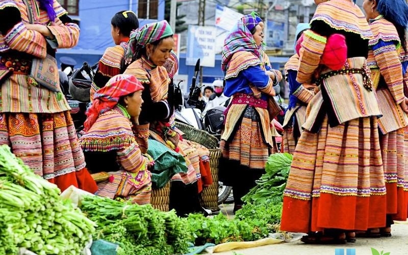 A highland market where people in traditional ethnic attire socialize and trade