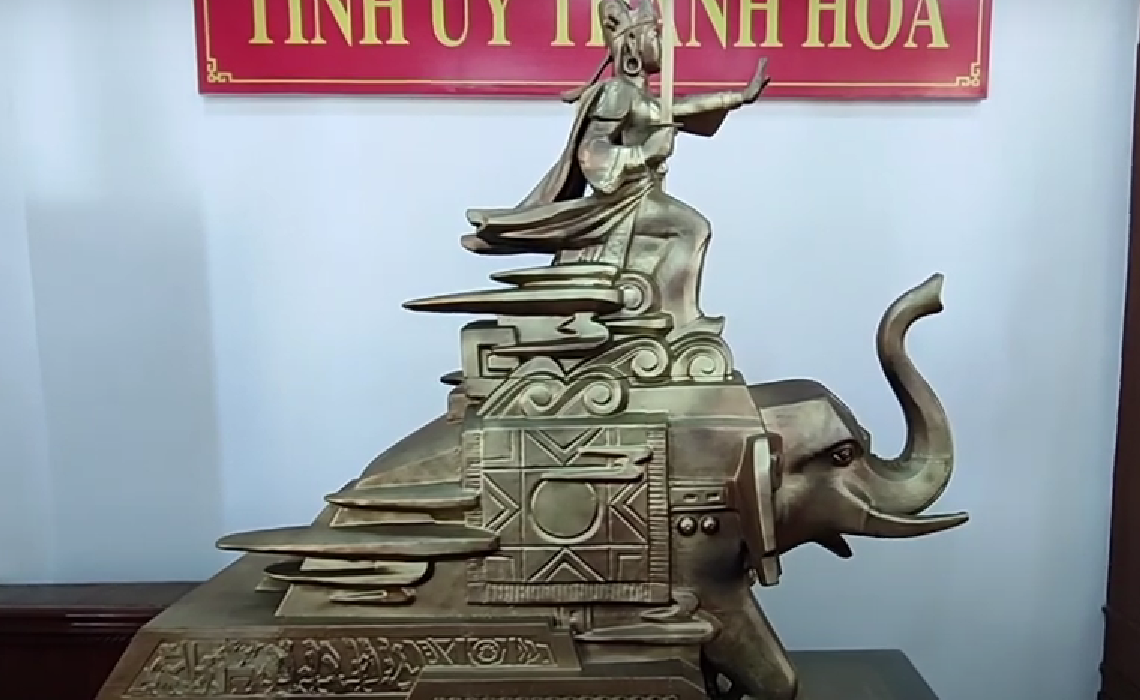 A statue of Lady Triệu or an artistic illustration