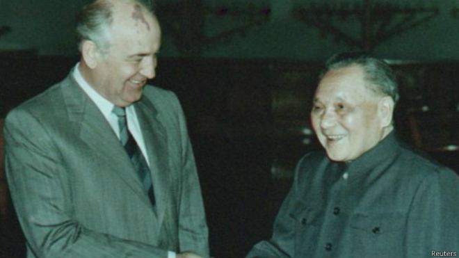 Gorbachev and Vietnamese leaders in the 1980s — or a symbolic image of the Soviet Union and Vietnam