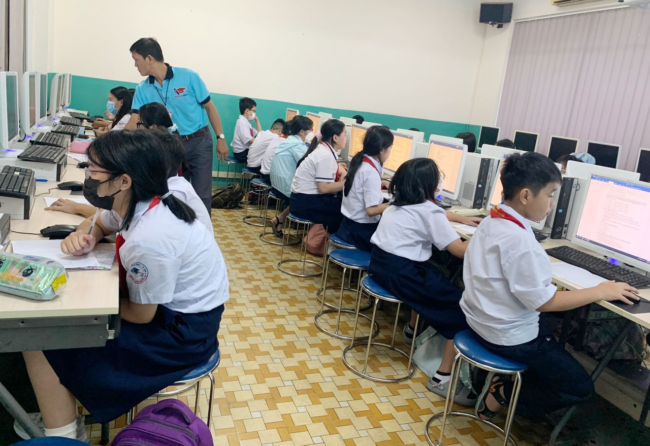 Vietnamese university students in a computer lab or an engineering classroom