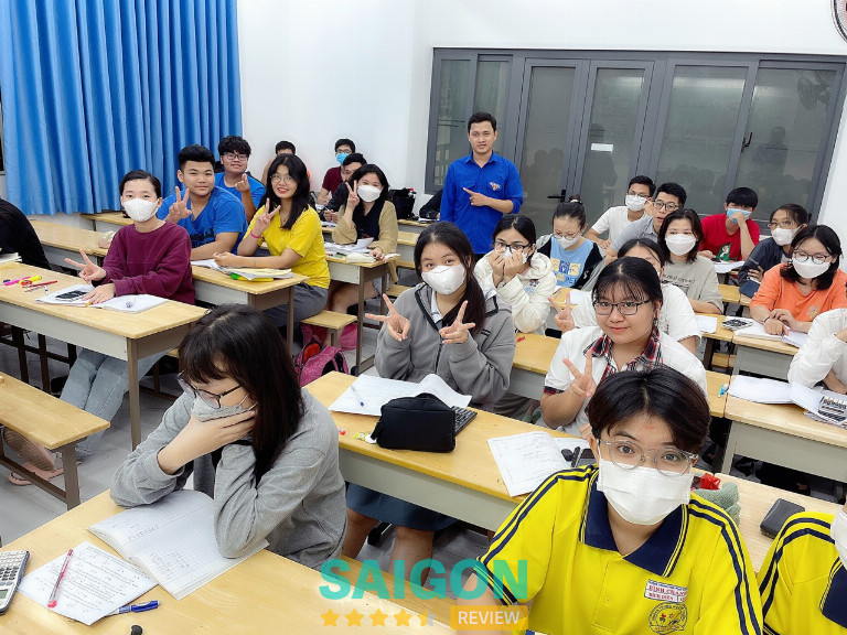 Vietnamese students entering the university exam room — parents waiting anxiously outside the gates
