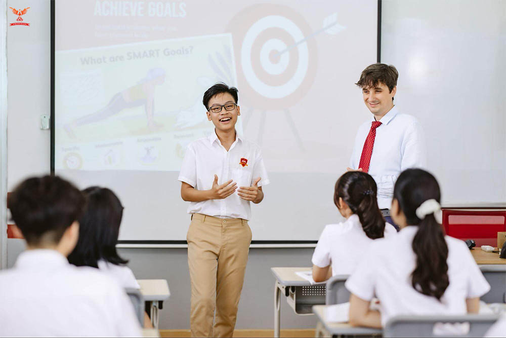 A Vietnamese student confidently giving a presentation in class — expressive and bold